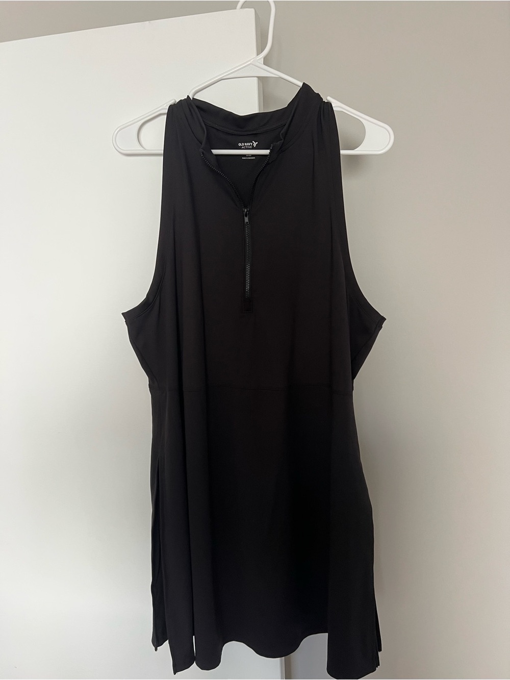 Old Navy Black Sleeveless Zip-Front Athleisure dress